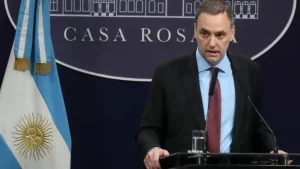 La justicia confirmó que Manuel Adorni viajo a Abuba con su familia