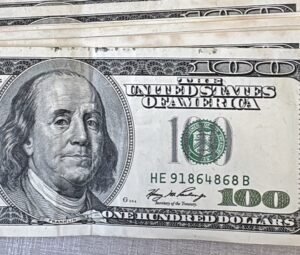 El gobierno desesperado por los dólares del colchón: Bullrich festejó la inocencia fiscal de Lázaro Baez