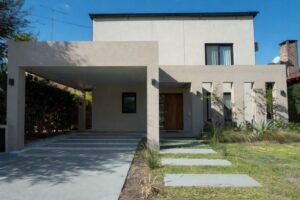 Otro escándalo de Adorni y CIA: Ahora una mansión sin declarar