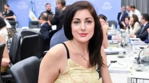 Abran las escuelas: La diputada Santillán dijo que se reunión con el embajador de “Checoslovaquia” pero ese país no existe más desde 1993