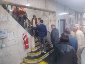 Más de 150 intendentes irrumpieron en el PAMI por deudas millonarias y denuncian que el gerente “se escondió para no dar la cara”